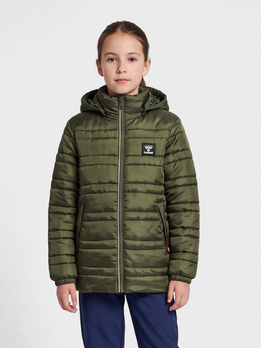 hmlBILBO TEX JACKET, OLIVE NIGHT, model