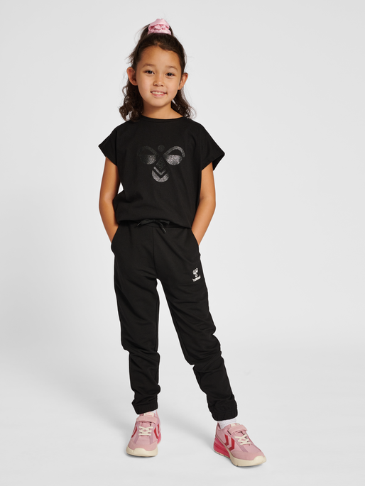 hmlDIEZ T-SHIRT S/S, BLACK, model