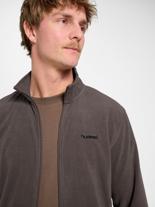 hmlACTIVE FLEECE JACKET, MAJOR BROWN, model