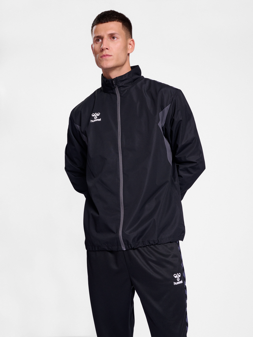 hmlAUTHENTIC TRAINING JACKET, BLACK, model