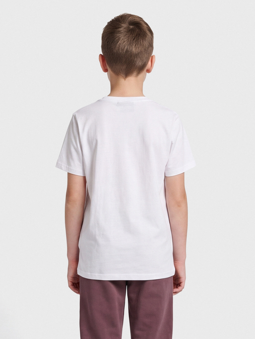 hmlTRES T-SHIRT S/S, MARSHMALLOW, model