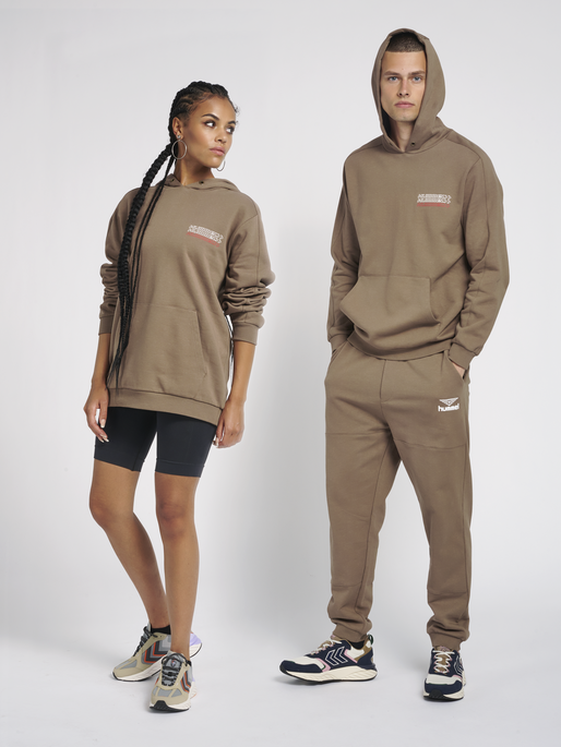 hmlDENNIS HOODIE, 8058, model