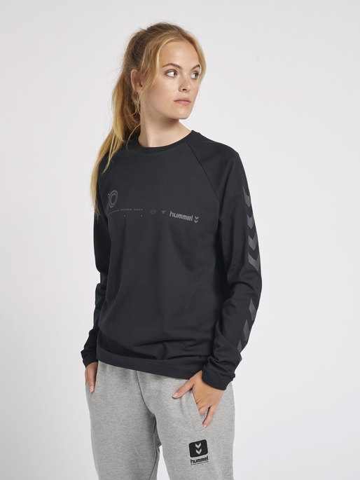 hmlLGC MUSA T-SHIRT L/S, 2001, model