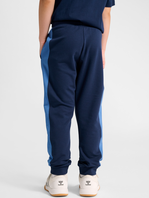 hmlESSEN PANTS, DUTCH BLUE, model