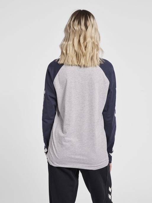 hmlLEGACY BLOCKED T-SHIRT L/S, GREY MELANGE, model