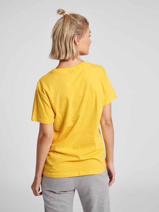 HMLGO COTTON LOGO T-SHIRT WOMAN S/S, SPORTS YELLOW, model