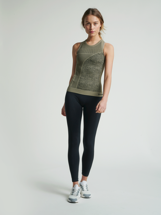 hmlHANA SEAMLESS TOP, 8062, model