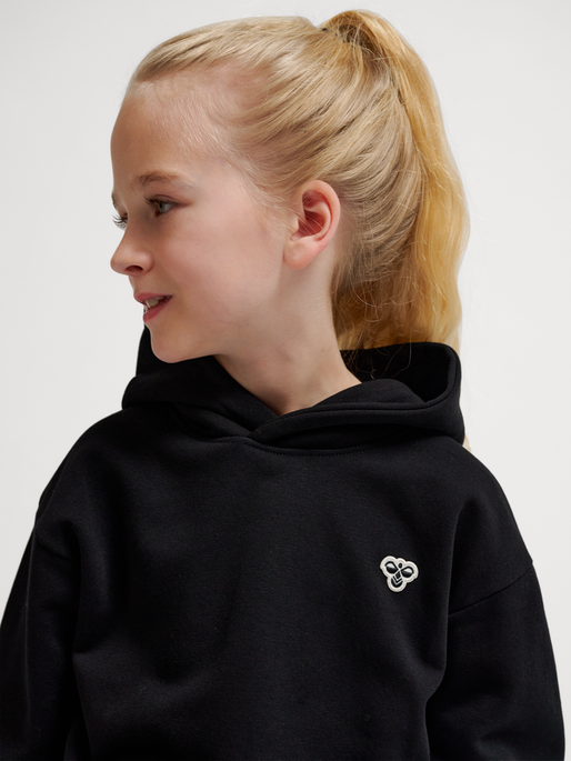 hmlJR LOOSE HOODIE BEE, BLACK, model