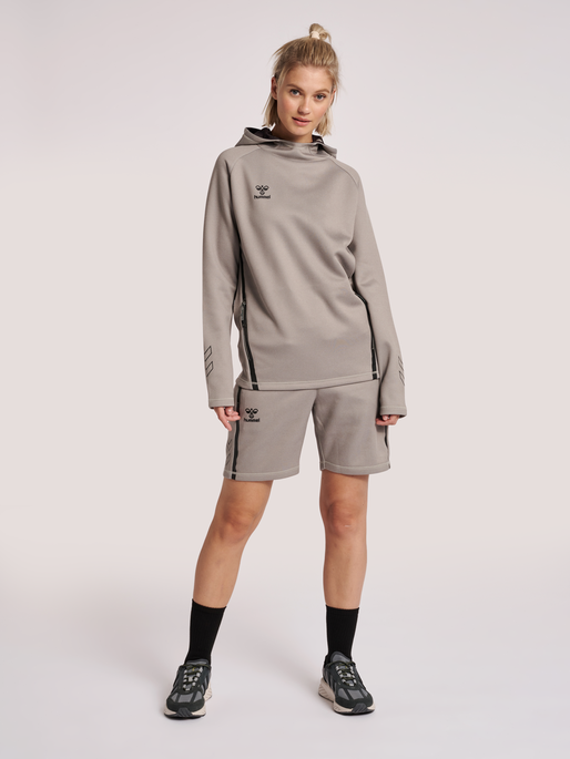 hmlCIMA XK SHORTS WOMAN, GREY MELANGE, model