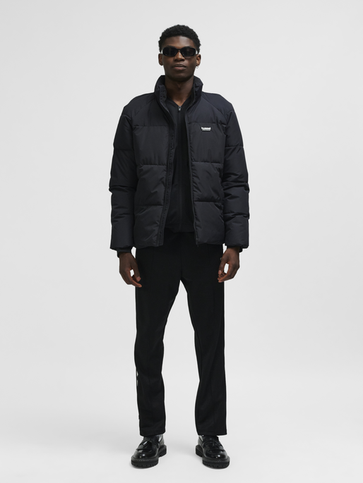 hmlPUFF JACKET SHORT SPORTSWEAR, BLACK, model