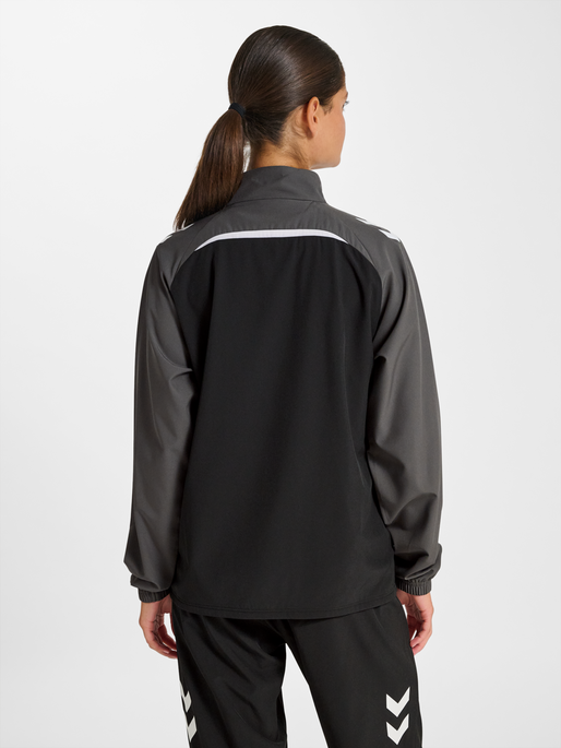 hmlLEAD 2.0  WOVEN JACKET WOMAN, BLACK/ASPHALT, model