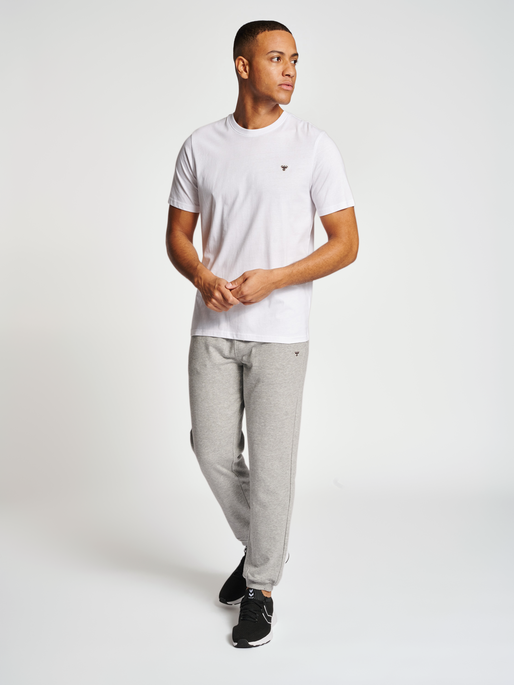 hmlIC FRED T-SHIRT, WHITE, model