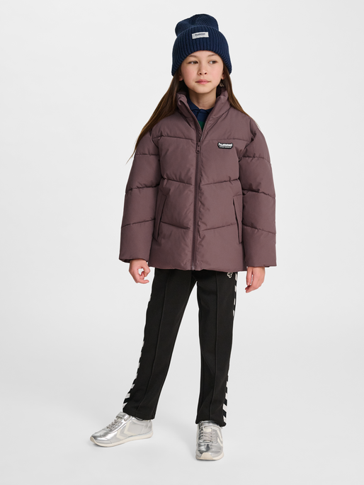 hmlJR PUFFER JACKET, PEPPERCORN, model
