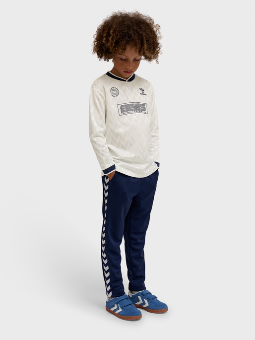 hmlPLEKS T-SHIRT L/S, MARSHMALLOW, model