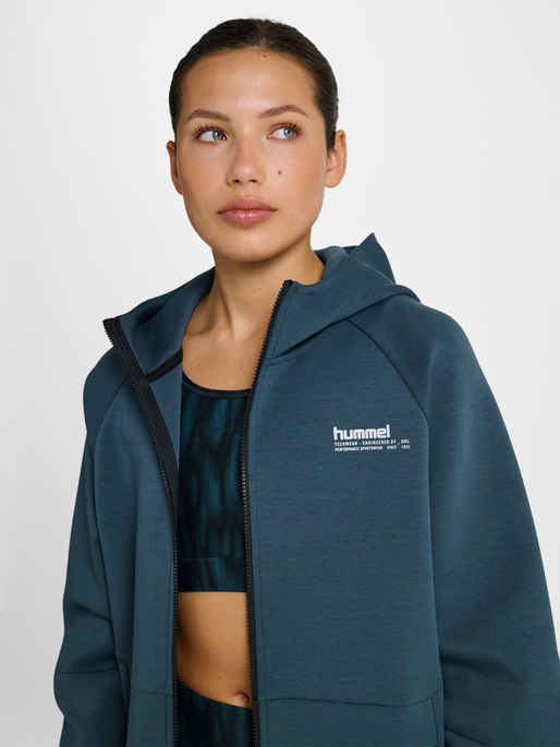 hmlTECH FLEECE REGULAR ZIP HOODIE, STARGAZER, model