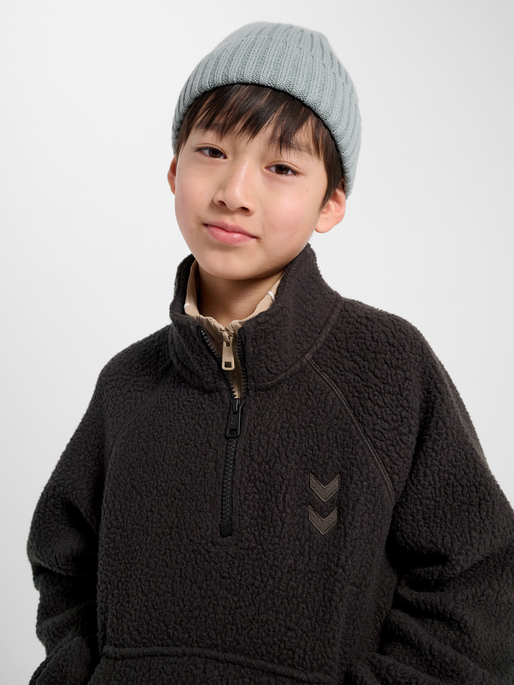 hmlJR MARTINI HALF ZIP JACKET, CHOCOLATE TORTE, model