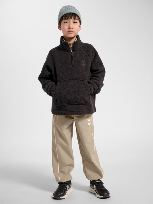 hmlJR MARTINI HALF ZIP JACKET, CHOCOLATE TORTE, model