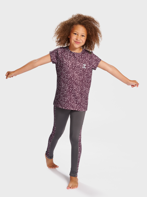 hmlNANNA T-SHIRT S/S, ROSE BROWN, model