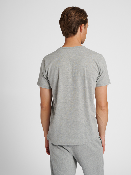 hmlIC DAYTON T-SHIRT, GREY MELANGE, model