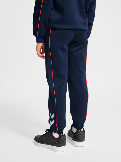 hmlJR INTERLOCK ADJUST PANTS, DRESS BLUES, model