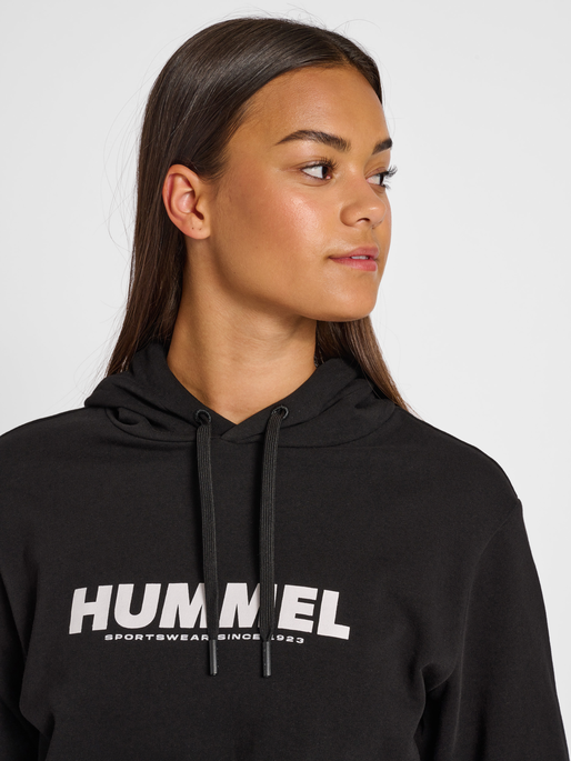 hmlLEGACY LOGO HOODIE, BLACK, model