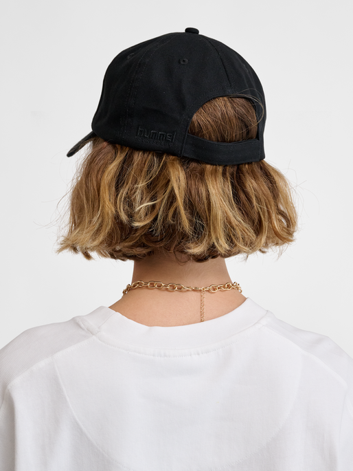 hmlBASEBALL CAP H EMBROIDERY, BLACK, model