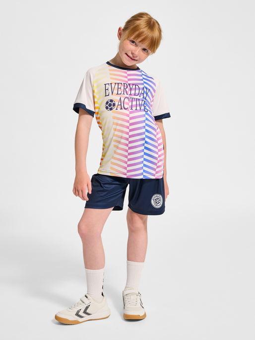 hmlSHIMMER T-SHIRT S/S, DRESS BLUES/WHITE, model