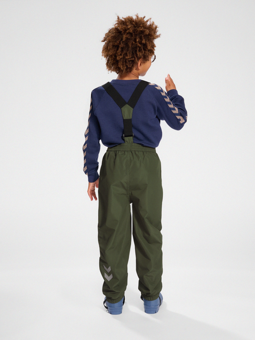 hmlMONSUN TEX SHELL PANTS, 6453, model