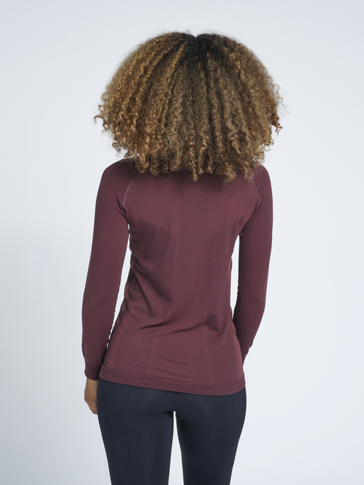 hmlCLEA SEAMLESS T-SHIRT L/S, 8016, model