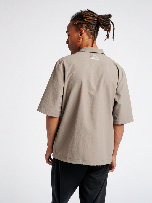 hmlEXPLORER SHIRT, 1452, model