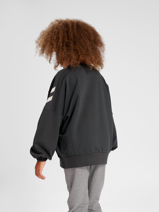 hmlTUBA SWEATSHIRT, 1525, model
