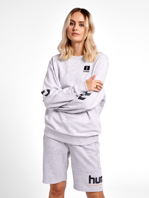 hmlLGC LIAM SWEATSHIRT, LIGHT GREY MELANGE, model