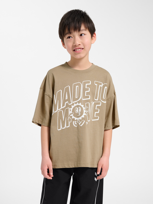 hmlJR SILLY S/S BOXY T-SHIRT SOLID, SILVER MINK, model