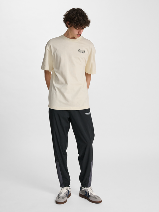 hmlLOOSE T-SHIRT S/S SW, TOFU, model