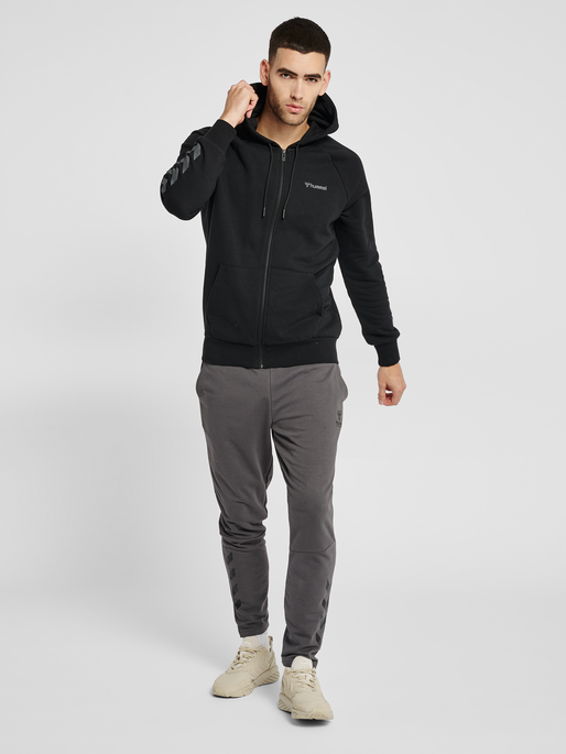 hmlISAM TAPERED PANTS, 1525, model