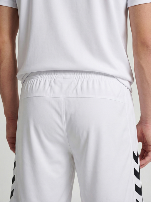 hmlCORE 2.0 SHORTS, WHITE/BLACK, model