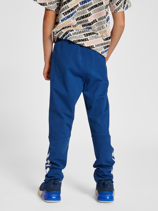 hmlYUKIO PANTS, 7017, model