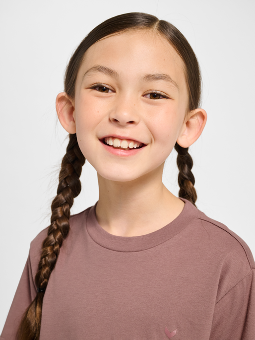 hmlJR SOFT T-SHIRT S/S, TWILIGHT MAUVE, model