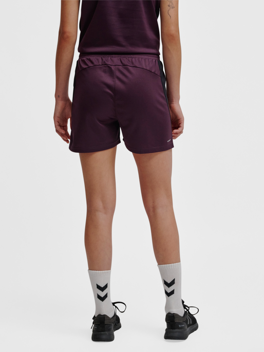 hmlMULTI PL SHORTS WOMAN, PLUM PERFECT, model