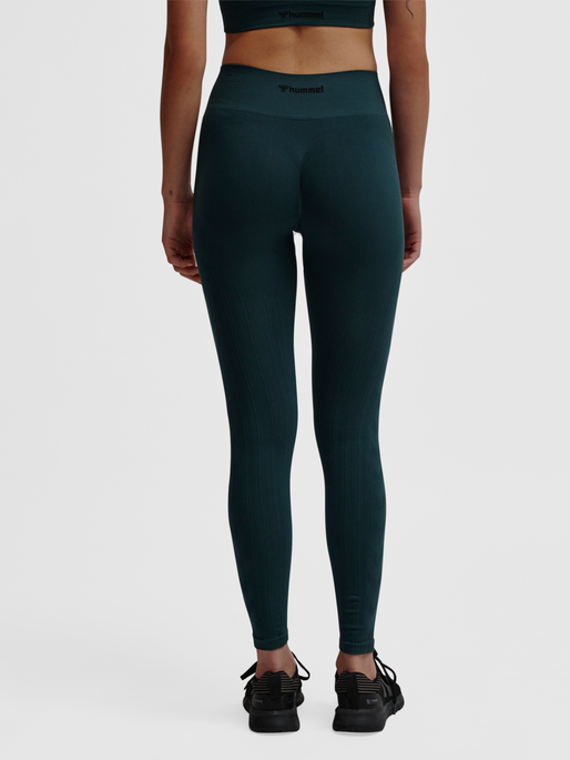 hmlMT DEFINE SEAML SCRUNCH TIGHTS, GREEN GABLES, model