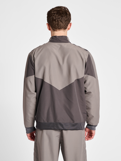 hmlPRO GRID WALK OUT  JACKET, FORGED IRON/QUIET SHADE, model