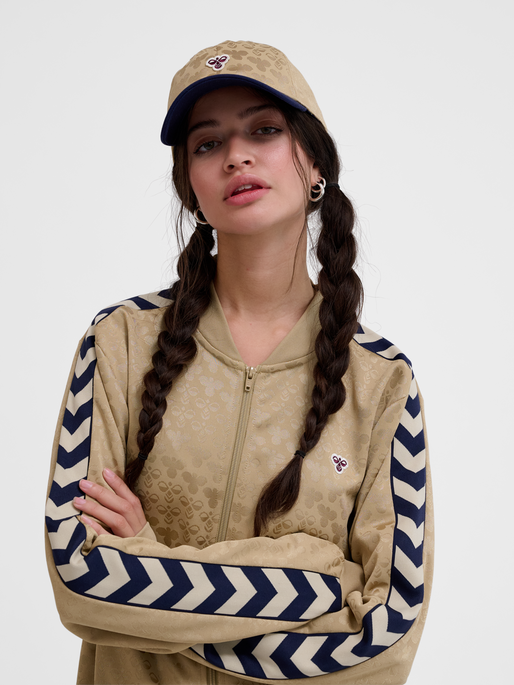 hmlBASEBALL CAP BEE AOP, CORNSTALK, model