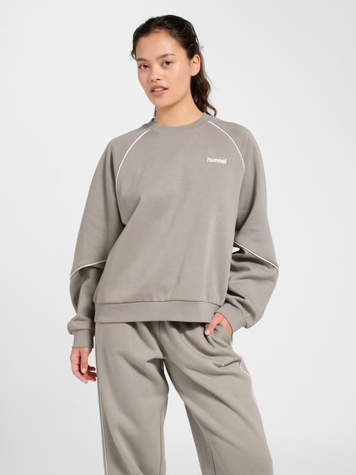 hmlKEEPER W BOXY PIPING CREWNECK, ROCK RIDGE, model