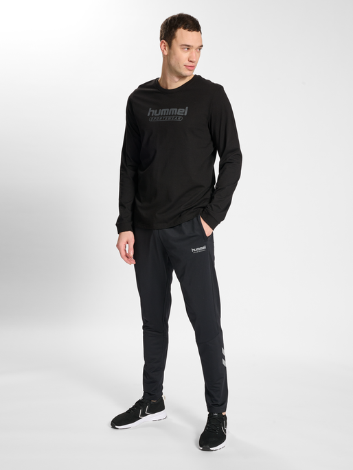 hmlBOOSTER T-SHIRT LS, BLACK, model