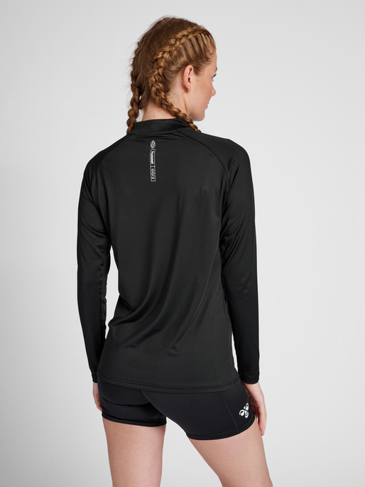 hmlGG12 TRAINING 1/2 ZIP SWEAT WOMAN, 2001, model