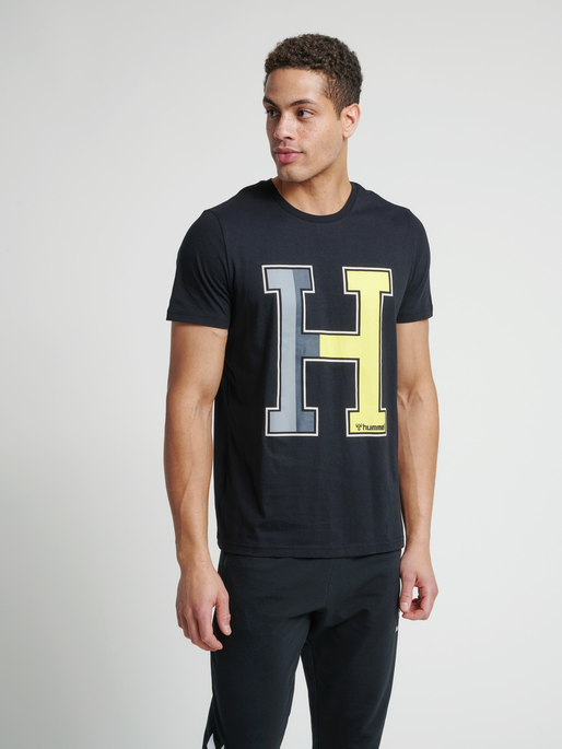 hmlLANEWAY T-SHIRT, 2001, model