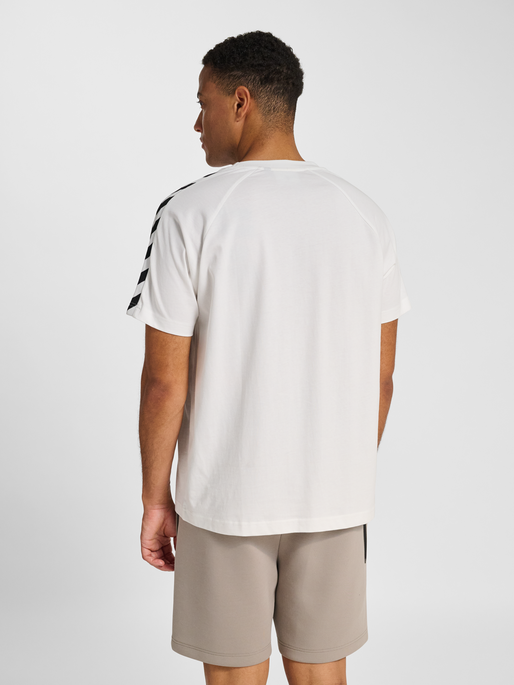 hmlARCHIVE LOOSE T-SHIRT S/S, WHITE, model