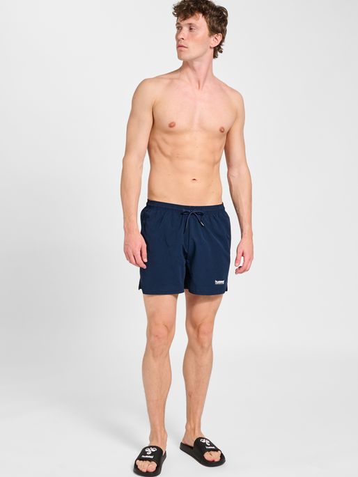hmlPULSE SWIM SHORTS, DRESS BLUES, model