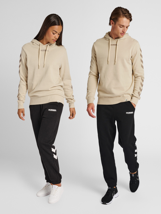 hmlLEGACY HOODIE, PUMICE STONE, model