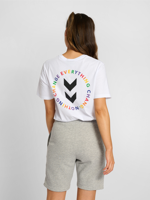 hmlEVERYTHING NOTHING T-SHIRT, WHITE, model